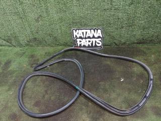 Запчасть уплотнительная резинка дверей задняя левая TOYOTA PRIUS ALPHA 2011