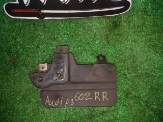 Брызговик правый задний AUDI A3 8PA CAX 8P0853834C 3 ракурс