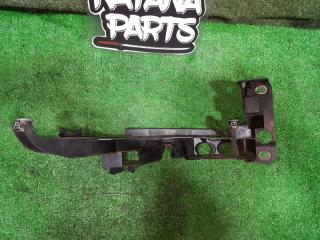 Крепление фары левое переднее AUDI A3 8PA CAX 8P0805607 3 ракурс