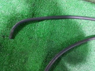 Уплотнительная резинка дверей левая передняя MAZDA MPV LVLR WLT LA01-68-912A 2 ракурс
