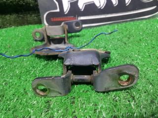 Петли на дверь правая передняя MAZDA MPV LVLR WLT LA01-58-210C 2 ракурс