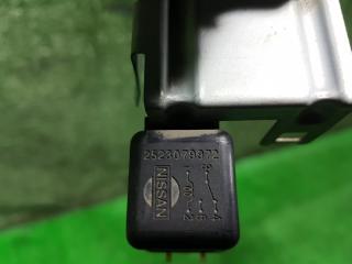Реле NISSAN R'NESSA N30 SR20DE 25230-79972 5 ракурс Реле NISSAN R'NESSA N30 SR20DE 25230-79972 5 ракурс