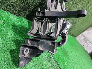 Крепление фары левое переднее AUDI A4 8K5 CDHB 8K0805607 5 ракурс