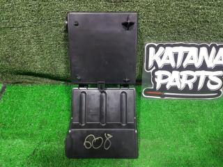 Корпус блока предохранителей AUDI A4 8K5 CDHB 8T0035613 4 ракурс