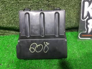 Корпус блока предохранителей AUDI A4 8K5 CDHB 8T0035613 5 ракурс