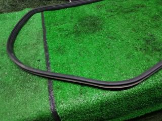 Уплотнительная резинка дверей правая передняя OPEL CORSA S93 X12XE 9114054 2 ракурс