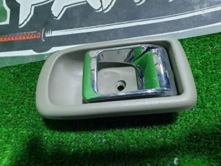 Ручка двери внутренняя левая передняя DAIHATSU ATRAI S331G KFDET 69280-87705-E0 2 ракурс