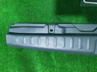 Накладка замка багажника HONDA HR-V GH3 D16A 84640-S2H-003ZB 2 ракурс Накладка замка багажника HONDA HR-V GH3 D16A 84640-S2H-003ZB 2 ракурс