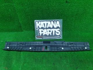 Накладка замка багажника HONDA HR-V GH3 D16A 84640-S2H-003ZB 5 ракурс Накладка замка багажника HONDA HR-V GH3 D16A 84640-S2H-003ZB 5 ракурс