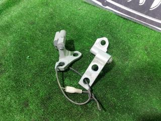 Петли на дверь правая задняя TOYOTA CROWN GRS182 3GRFSE 68750-30120 2 ракурс