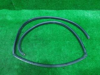 Уплотнительная резинка дверей левая задняя NISSAN AVENIR PNW11 SR20DE 76924-WA000 2 ракурс