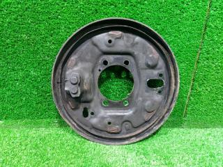 Кожух тормозного диска правый задний DAIHATSU HIJET S321V KFVE 47043-97504 2 ракурс Кожух тормозного диска правый задний DAIHATSU HIJET S321V KFVE 47043-97504 2 ракурс