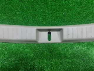Накладка замка багажника задняя FORD ESCAPE EPFWF AJ E110-68-8G0A 3 ракурс