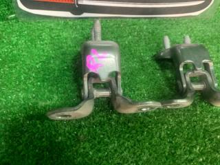Петли на дверь левая задняя SUZUKI HUSTLER MR41S R06A 69440-65P00 2 ракурс
