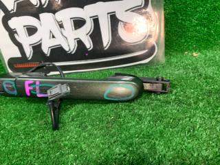 Ручка двери внешняя левая передняя SUZUKI HUSTLER MR41S R06A 82826-82К0 3 ракурс