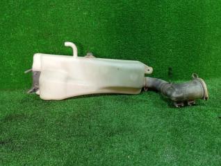 Бачок стеклоомывателя передний MITSUBISHI PAJERO V24WG 4D56T MB683930 3 ракурс Бачок стеклоомывателя передний MITSUBISHI PAJERO V24WG 4D56T MB683930 3 ракурс