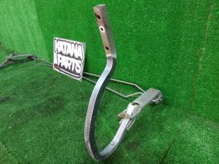 Петля крышки багажника TOYOTA COROLLA EE101 4EFE 64510-12220 2 ракурс