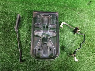 Крепление аккумулятора DAIHATSU ATRAI 7 S231G K3VE 74411-97502 2 ракурс