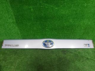 Накладка 5-й двери задняя TOYOTA PRIUS ZVW30 2ZRFXE 76801-47070 2 ракурс