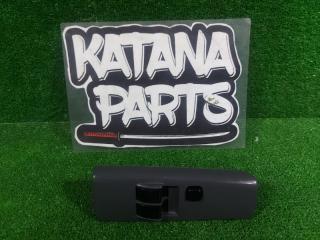 Запчасть Блок управления стеклами  передний правый MITSUBISHI RVR MR159821 Контрактный Год: 1993   Блок управления стеклоподъемниками в отличном состоянии.
Снят с аукционного автомобиля привезенного из Японии, проверялся перед снятием.
Все стекла опускались и поднимались с данного пульта. 
Кнопки целые, не западают.
Контактные группы без окислений, не подгоревшие, штекеры целые.
Продается в сборе как на фото.
Готов к установке на ваш автомобиль.
Даем время на проверку и установку.
Отправим в любую точку РФ и СНГ.