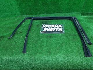 Запчасть уплотнитель стекла двери задний правый BMW X5 2016