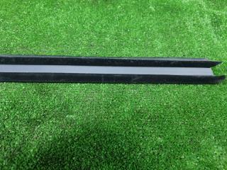 Уплотнитель стекла правый передний BMW X5 F15 N57D30A 51337289628 4 ракурс