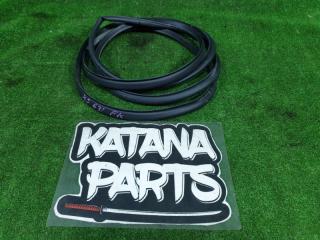 Уплотнительная резинка дверей правая передняя BMW X5 F15 N57D30A 51337289609 1 ракурс
