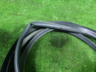 Уплотнительная резинка дверей правая передняя BMW X5 F15 N57D30A 51337289609 4 ракурс
