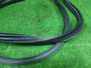 Уплотнительная резинка дверей правая задняя BMW X5 F15 N57D30A 51727289639 4 ракурс