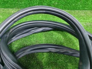 Уплотнительная резинка дверей левая передняя HONDA STREAM RN6 R18A 72355-SMA-003ZA 4 ракурс Уплотнительная резинка дверей левая передняя HONDA STREAM RN6 R18A 72355-SMA-003ZA 4 ракурс