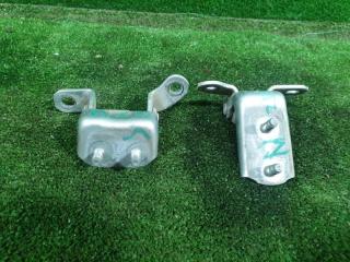 Петли на дверь левая задняя TOYOTA PLATZ NCP12 1NZFE 68760-52011 4 ракурс