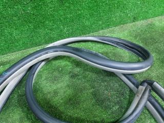 Уплотнительная резинка дверей правая задняя TOYOTA ESTIMA ACR50W 2AZFE 67871-28060-B0 3 ракурс