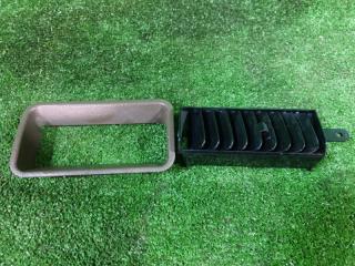 Решетка вентиляционная левая передняя NISSAN CARAVAN ARMGE24 TD27TI 68760-01N00 2 ракурс
