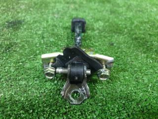 Ограничитель двери правый передний TOYOTA HARRIER ACU10 2AZFE 68610-48010 3 ракурс Ограничитель двери правый передний TOYOTA HARRIER ACU10 2AZFE 68610-48010 3 ракурс