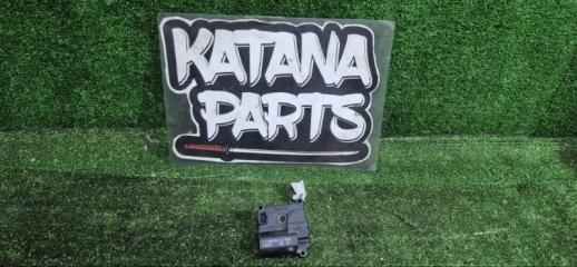 Запчасть Сервопривод заслонок печки  MITSUBISHI PAJERO MR500663,113800-2160 Контрактный  Сервопривод в хорошем состоянии.
Снят с аукционного автомобиля привезенного из Японии, проверялся перед снятием.
Все режимы работают. 
Крепления целые, шестеренки в отличном состоянии. 
Штекер в хорошем состоянии.
Продается как на фото. 
Готов к установке на ваш автомобиль. 
Отправим в любую точку РФ и СНГ.