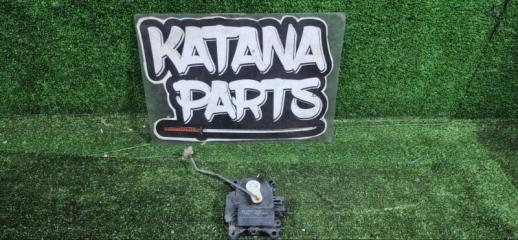 Запчасть Сервопривод заслонок печки  MITSUBISHI PAJERO MR500687,063700-7040 Контрактный  Сервопривод в хорошем состоянии.
Снят с аукционного автомобиля привезенного из Японии, проверялся перед снятием.
Все режимы работают. 
Крепления целые, шестеренки в отличном состоянии. 
Штекер в хорошем состоянии.
Продается как на фото. 
Готов к установке на ваш автомобиль. 
Отправим в любую точку РФ и СНГ.