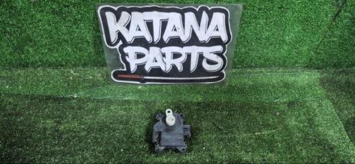 Запчасть Сервопривод заслонок печки  MITSUBISHI PAJERO MR500687,063700-7040 Контрактный  Сервопривод в хорошем состоянии.
Снят с аукционного автомобиля привезенного из Японии, проверялся перед снятием.
Все режимы работают. 
Крепления целые, шестеренки в отличном состоянии. 
Штекер в хорошем состоянии.
Продается как на фото. 
Готов к установке на ваш автомобиль. 
Отправим в любую точку РФ и СНГ.