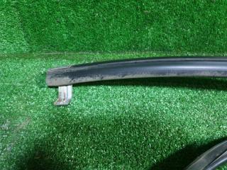 Уплотнитель стекла правый передний NISSAN R'NESSA N30 SR20DE 80330-5V000 2 ракурс