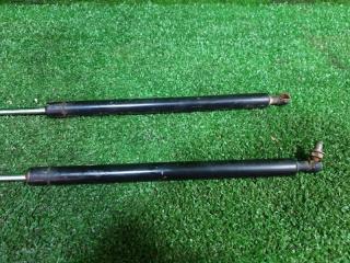 Амортизатор задней двери NISSAN R'NESSA N30 SR20DE 90450-5V085 2 ракурс