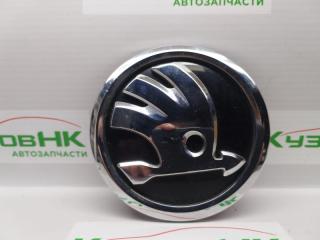 Фото запчасти эмблема капота Skoda Rapid Б/У запчасть Запчасть эмблема капота Skoda Rapid