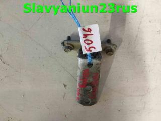 Петля двери нижняя задняя левая Mitsubishi Lancer Cedia