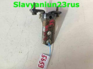 Петля двери нижняя передняя левая Mitsubishi Lancer 2005