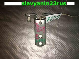 Петля двери нижняя передняя левая Mitsubishi Lancer Cedia 2003