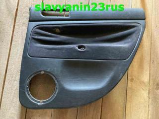 Обшивка двери задняя правая Volkswagen Passat 1996