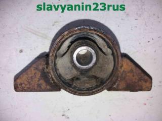 Подушка раздаточной коробки передняя Mitsubishi Pajero 2004