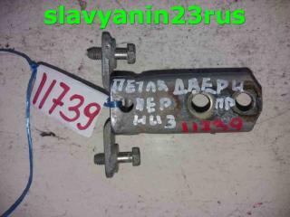 Петля двери нижняя передняя правая Mitsubishi Lancer 2004