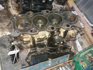 Блок цилиндров Mitsubishi Carisma 2003