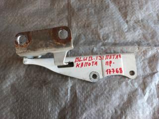 Петля капота правая Nissan Bluebird 1998