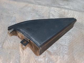 Запчасть уголок двери внутренний передний правый Nissan Bluebird 1998