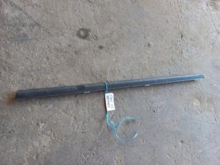 Молдинг стекла задний левый Nissan Bluebird 1998